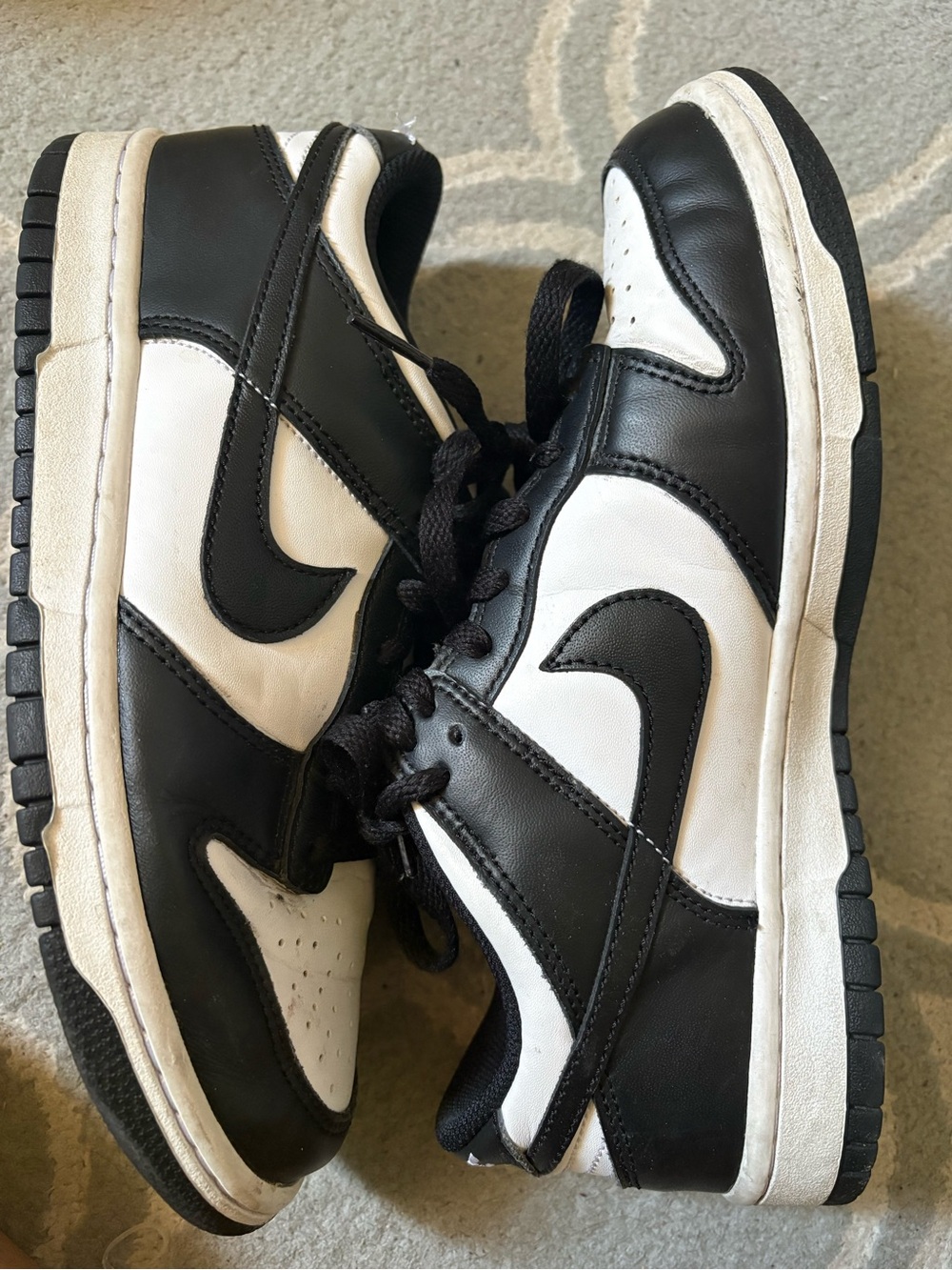 Nike Women's Black White Low-Top Sneakers
